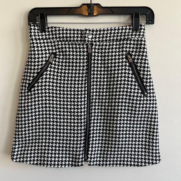 Hollister Ultra High Rise Mini Skirt Houndstooth Front Zipper Detail. XS - Picture 1 of 4
